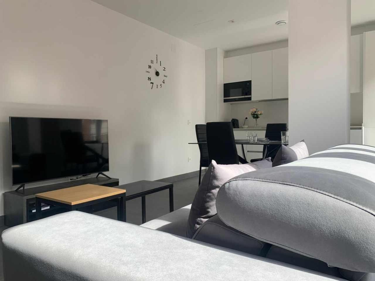 Ramon Y Cajal Suites De Luxe Leon Exterior photo