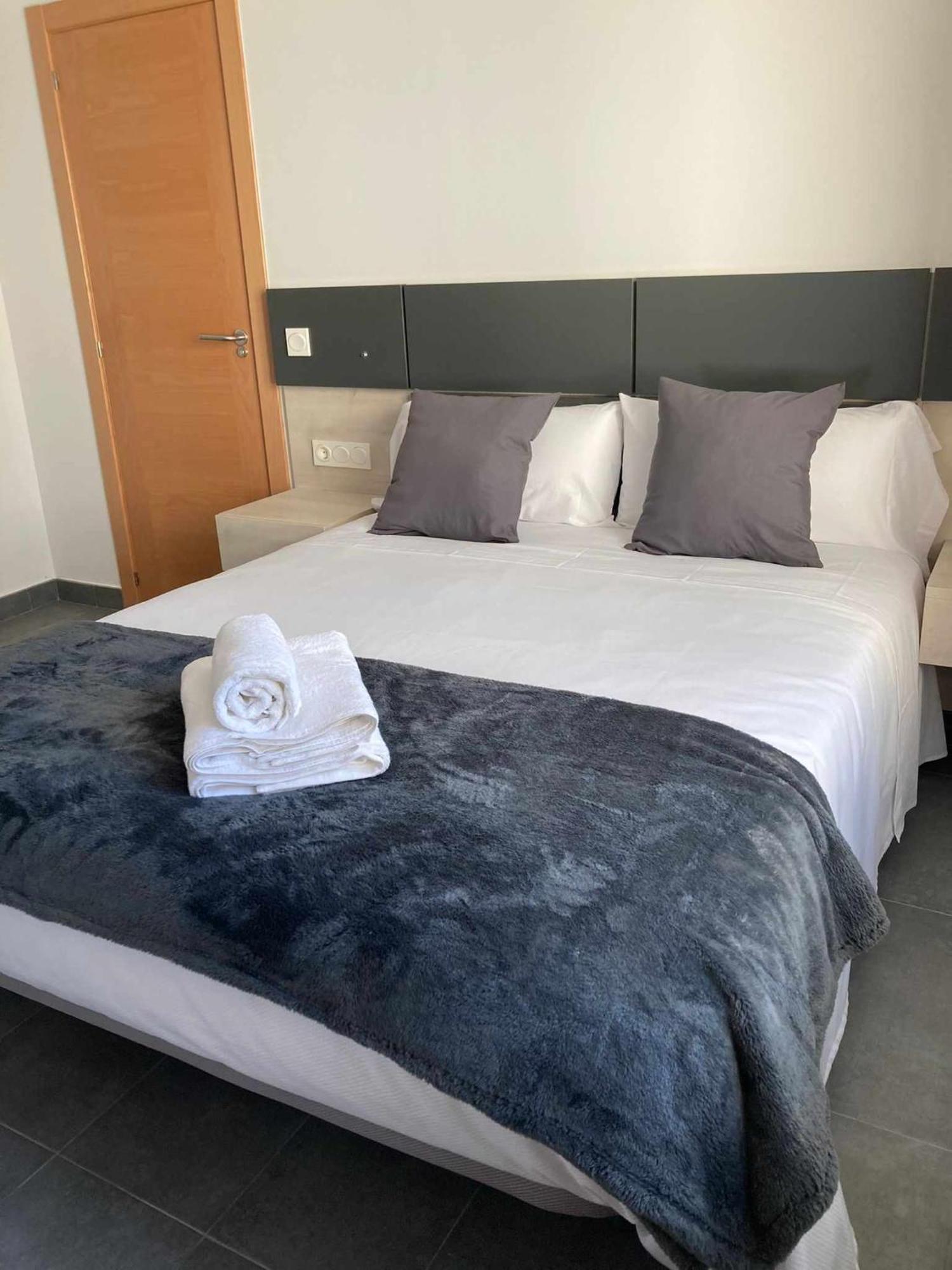 Ramon Y Cajal Suites De Luxe Leon Exterior photo